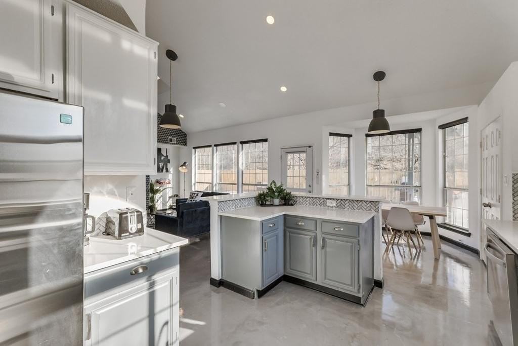 8324 Autumncrest Ct - Photo 7 of 34