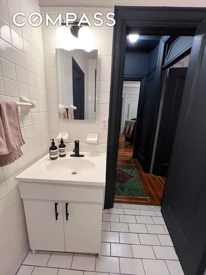 200 W 54th St #6L - Photo 6 of 11