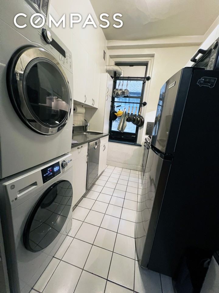 200 W 54th St #6L - Photo 7 of 11