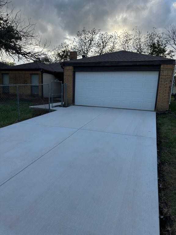 718 Maple Glen Dr - Photo 2 of 11