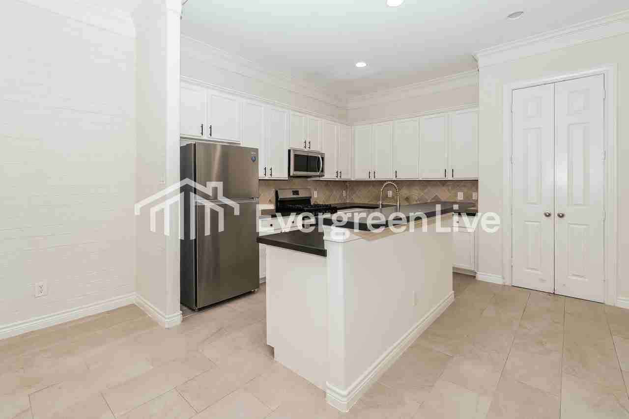 2605 Cheshire Oaks Dr - Photo 2 of 15