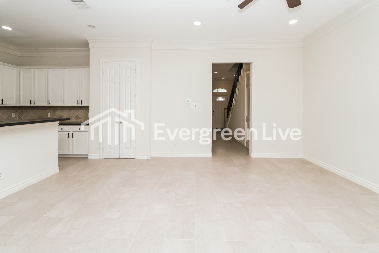 2605 Cheshire Oaks Dr - Photo 4 of 15