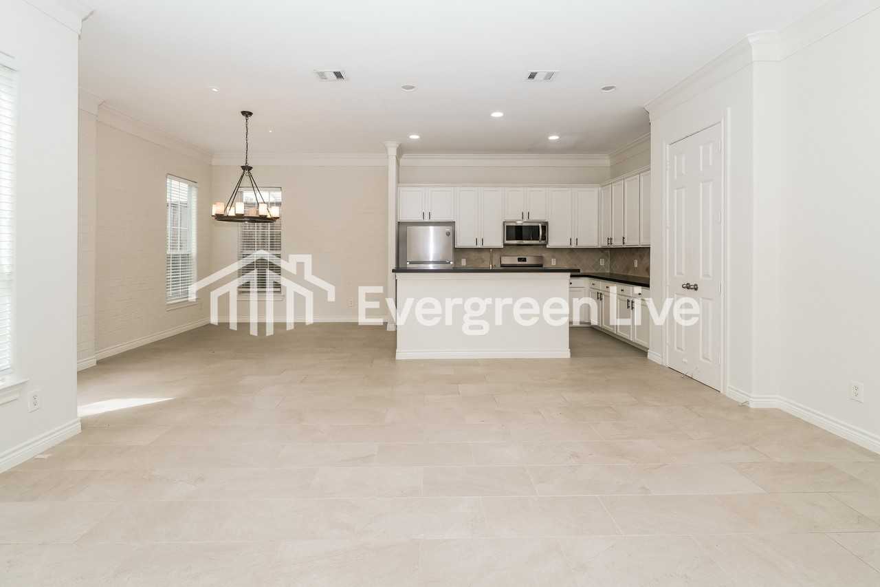 2605 Cheshire Oaks Dr - Photo 5 of 15