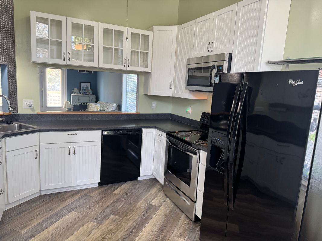 8013 Bridgepointe Dr - Photo 6 of 17