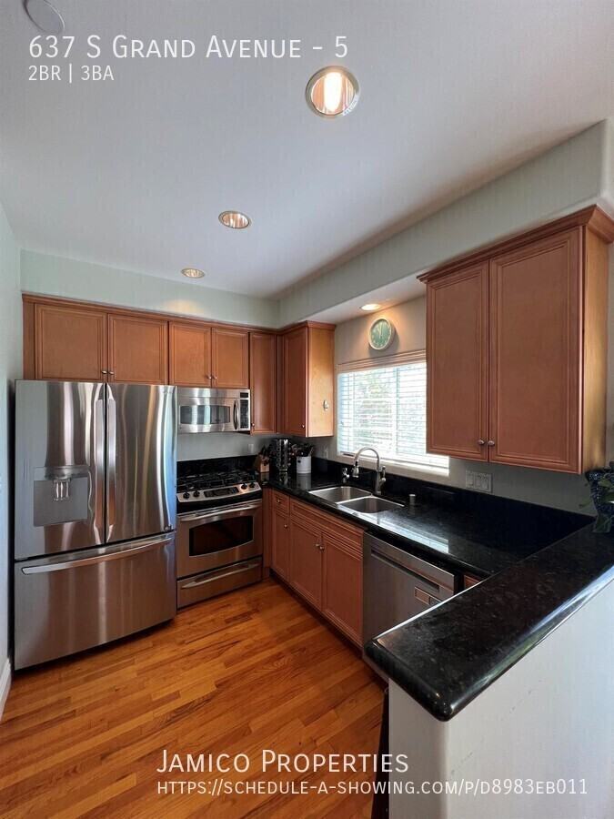 637 S Grand Ave #5 - Photo 4 of 17