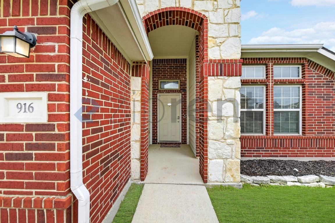 916 Reveille Rd - Photo 4 of 25