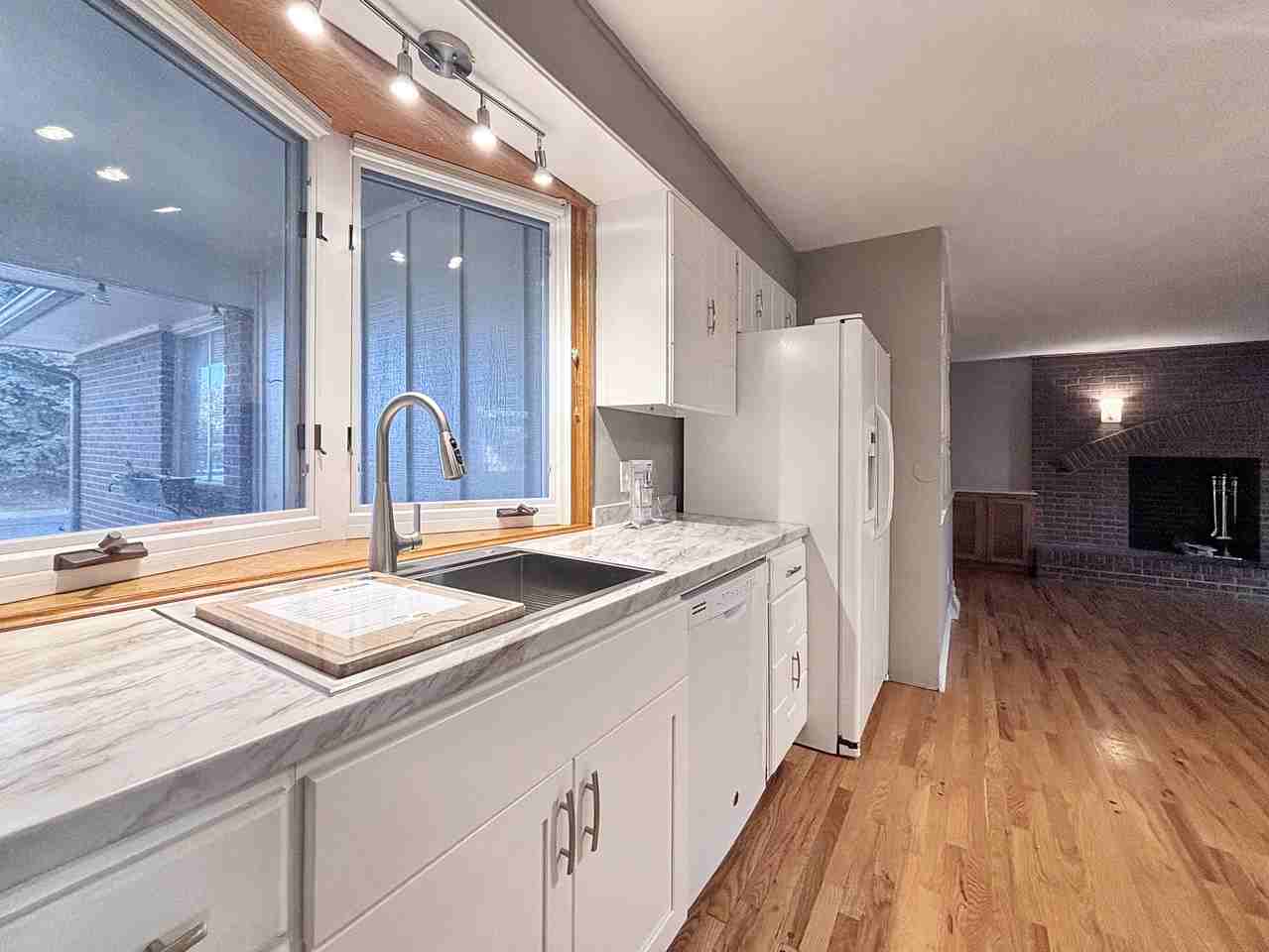 814 S Nelson Way - Photo 4 of 38