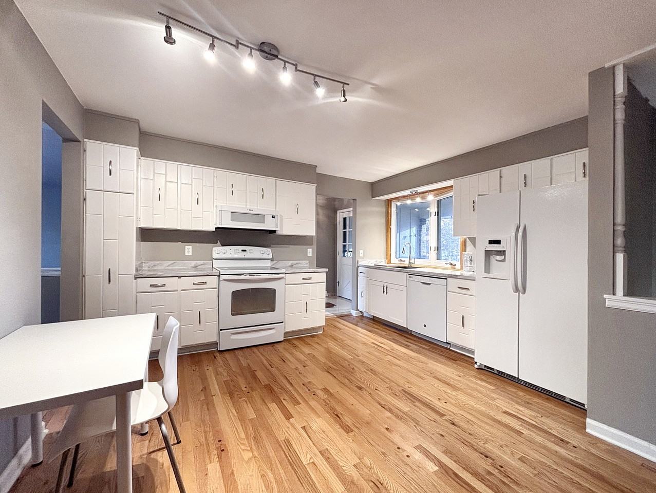 814 S Nelson Way - Photo 6 of 38