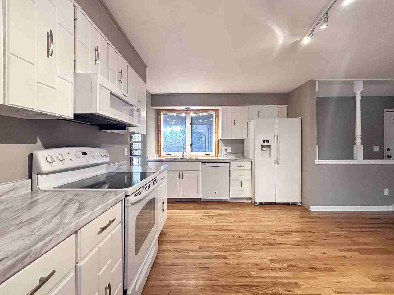 814 S Nelson Way - Photo 7 of 38