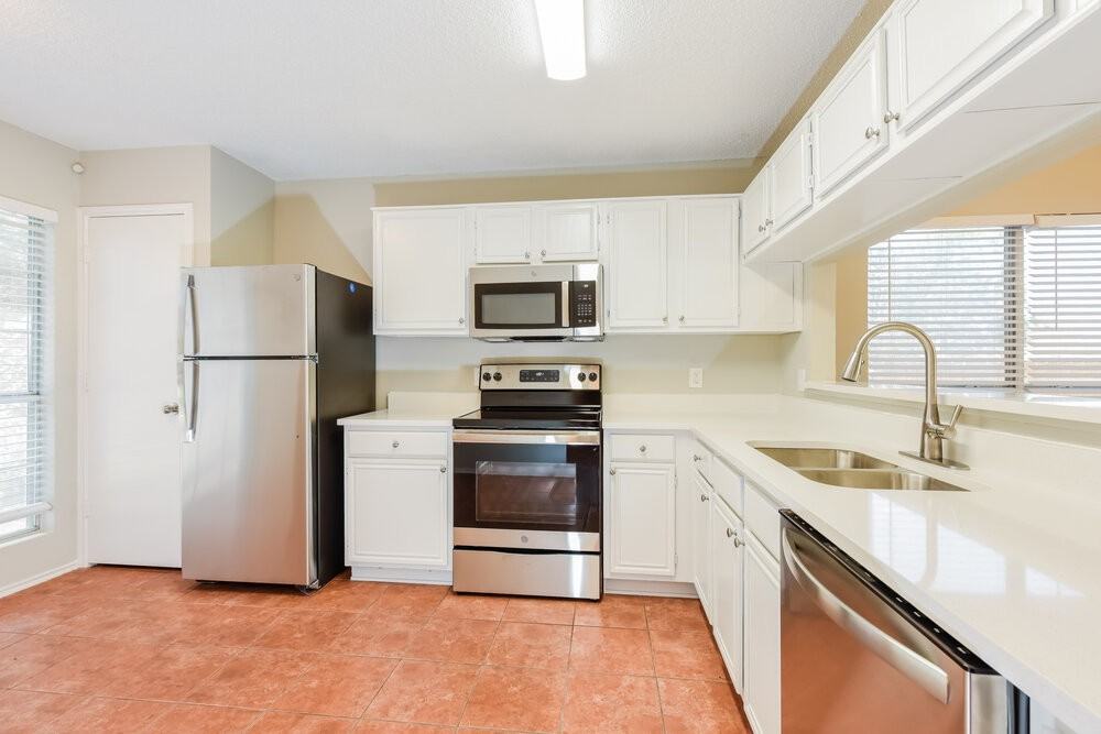 4653 Feathercrest Dr - Photo 7 of 16