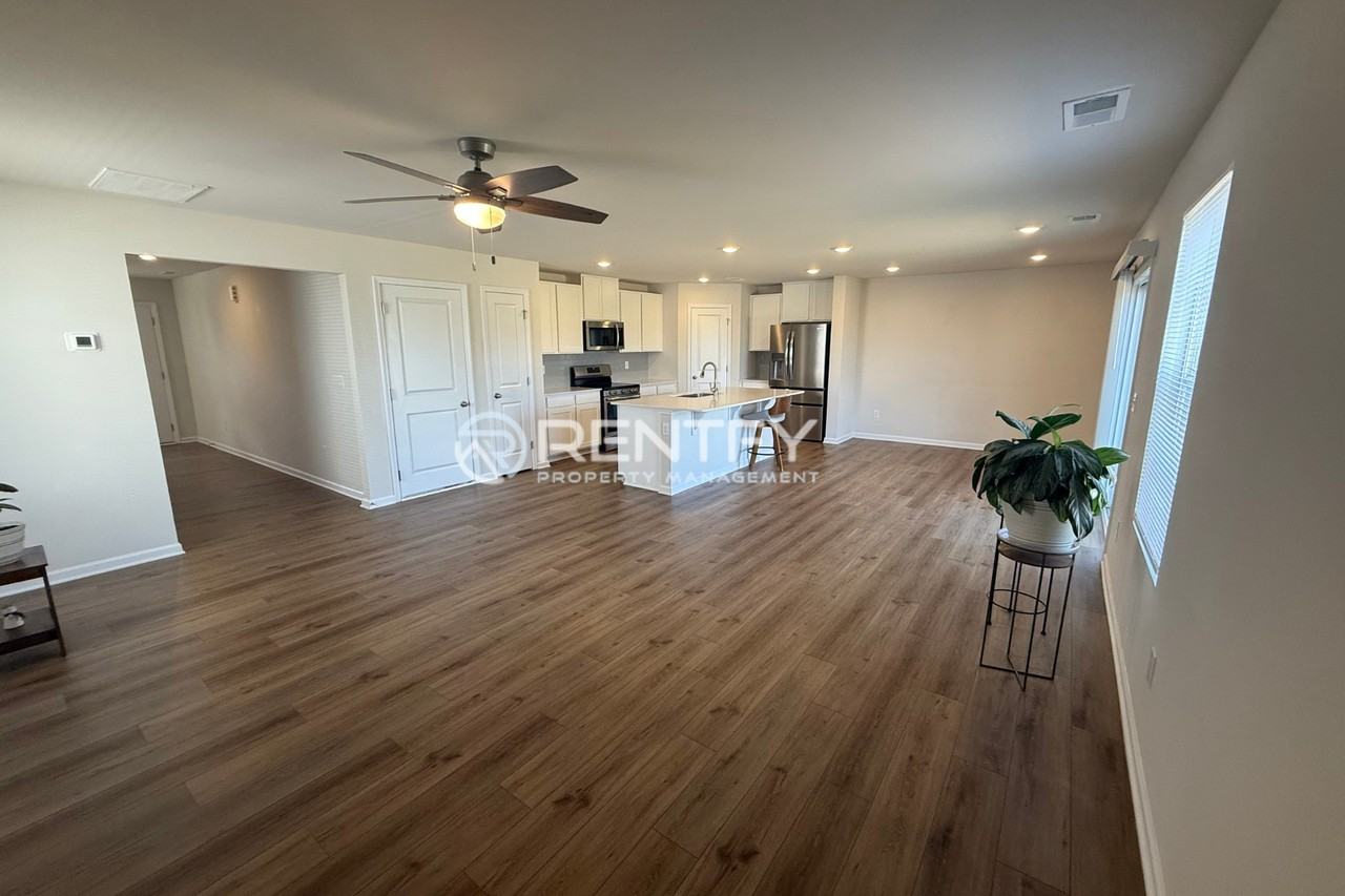 2802 Legacy Ridge Ln - Photo 3 of 23