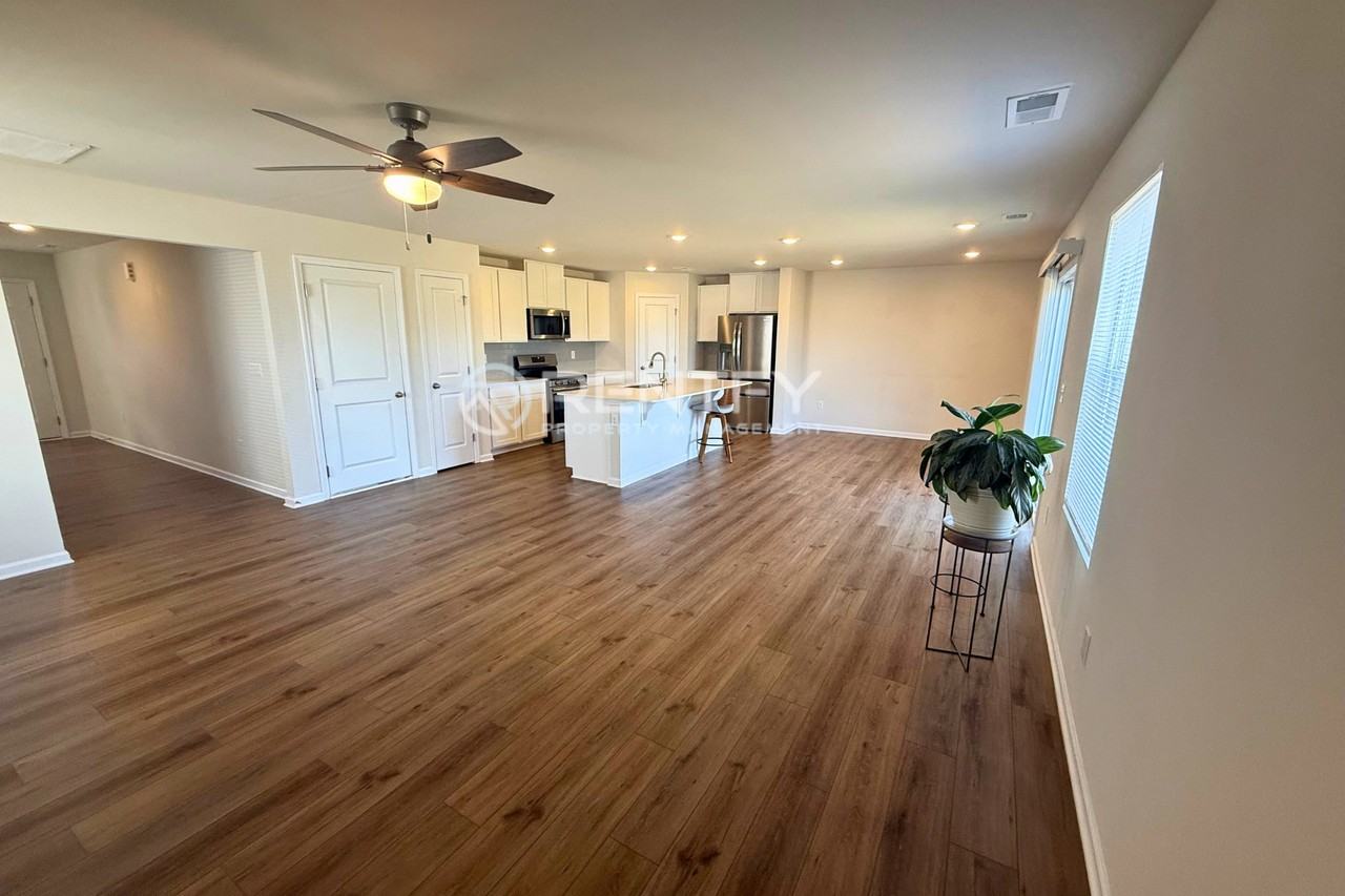 2802 Legacy Ridge Ln - Photo 5 of 23