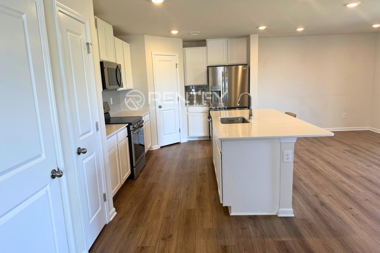 2802 Legacy Ridge Ln - Photo 6 of 23