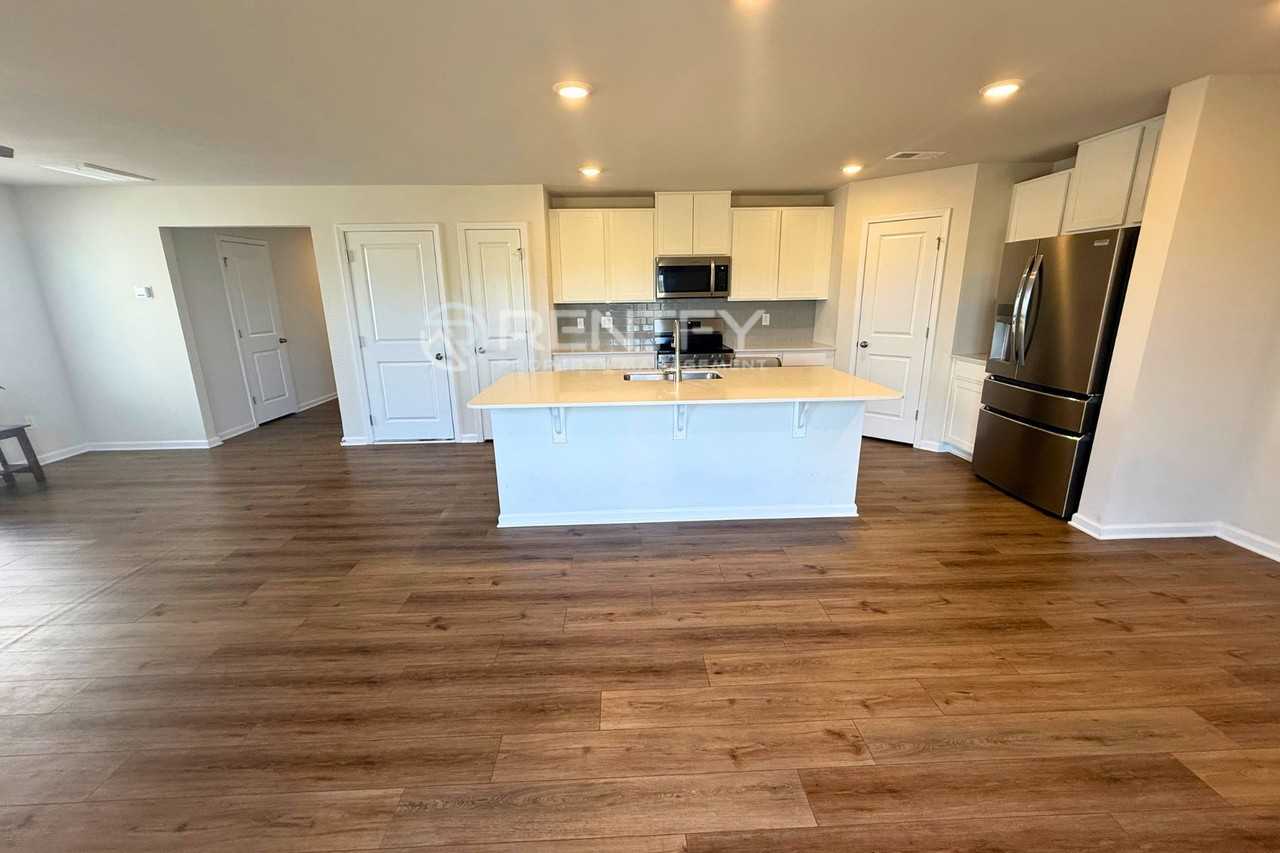 2802 Legacy Ridge Ln - Photo 7 of 23