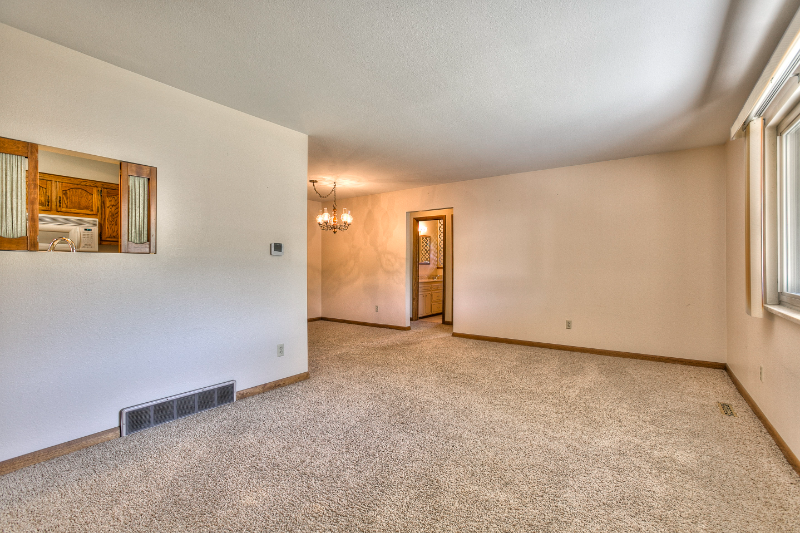 724 Kimball Rd - Photo 7 of 32