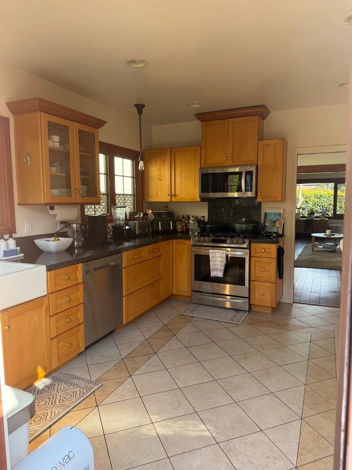 316 W Victoria St - Photo 2 of 20