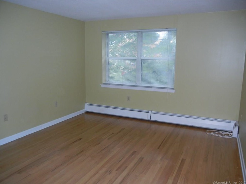 104 Oakwood Ave - Photo 4 of 14