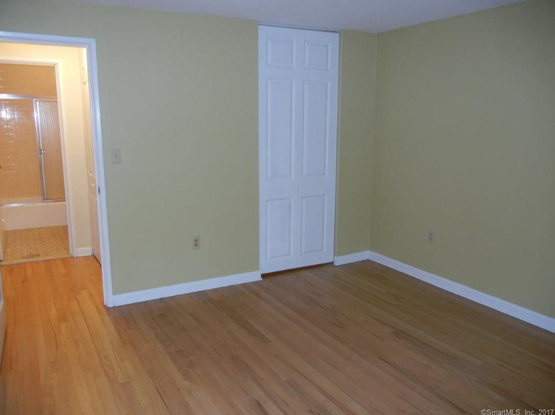 104 Oakwood Ave - Photo 5 of 14