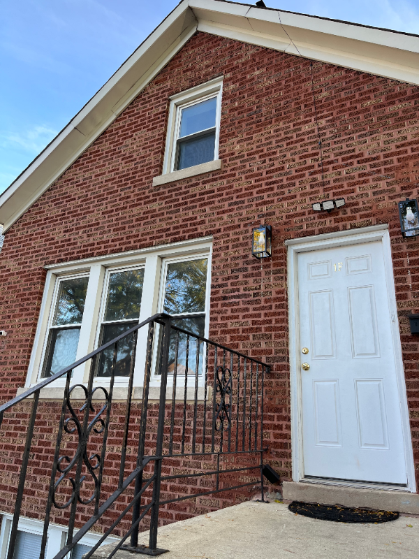 1639 W 38th Pl #1F - Photo 3 of 25