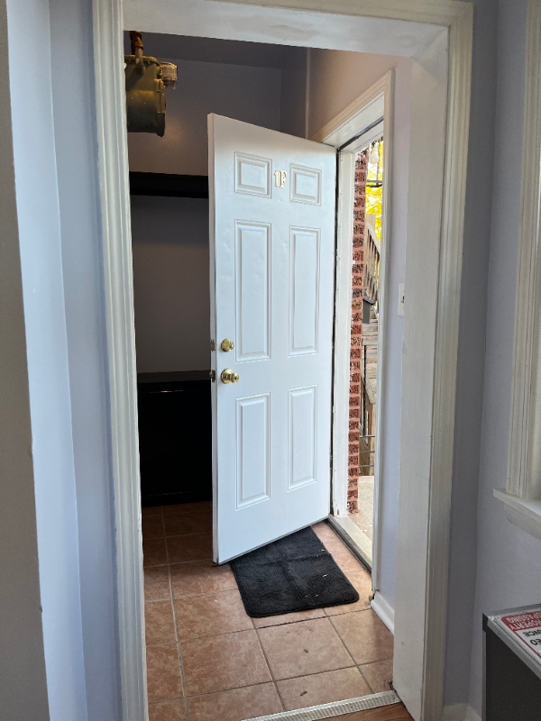 1639 W 38th Pl #1F - Photo 4 of 25