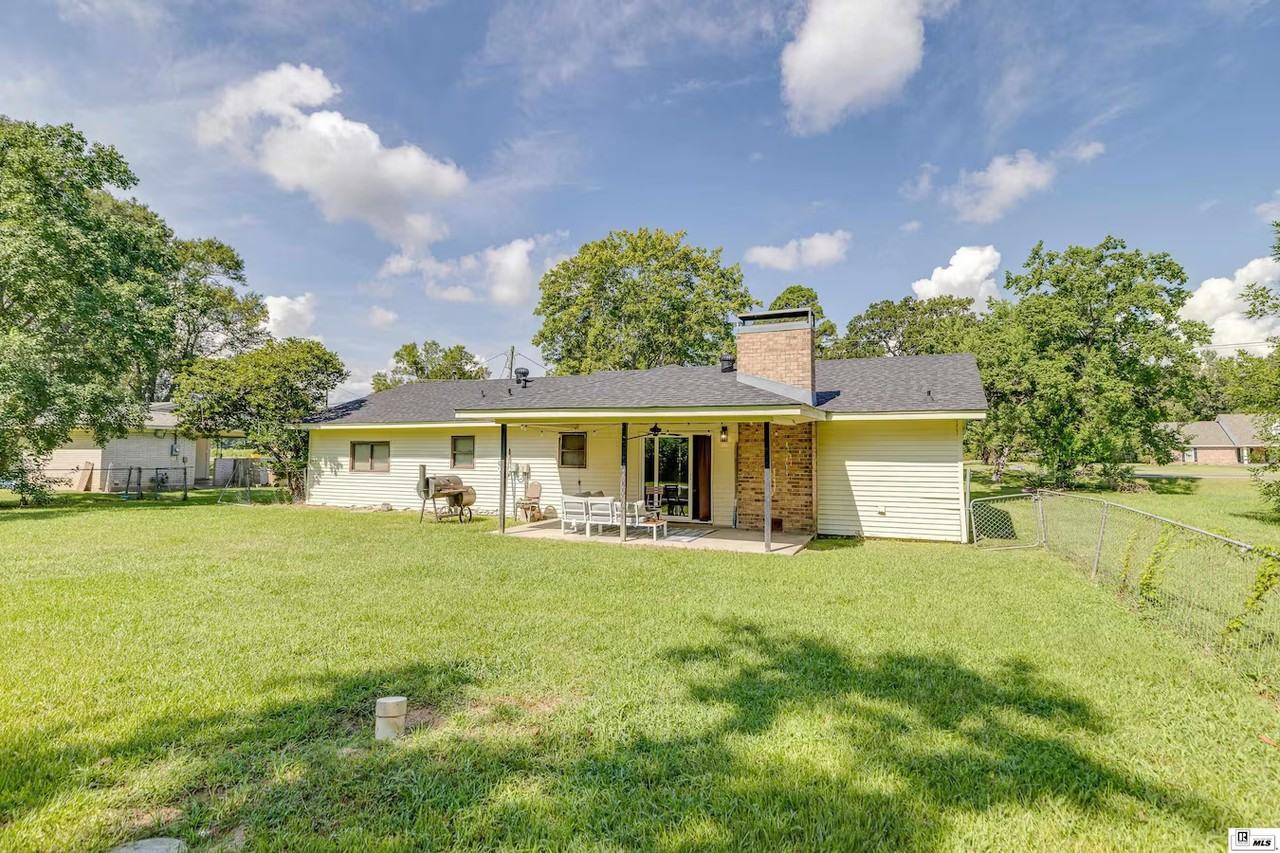 2238 Highway - Photo 2 of 14