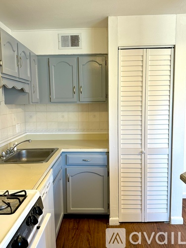 87 Towne House Rd #87 - Photo 2 of 11