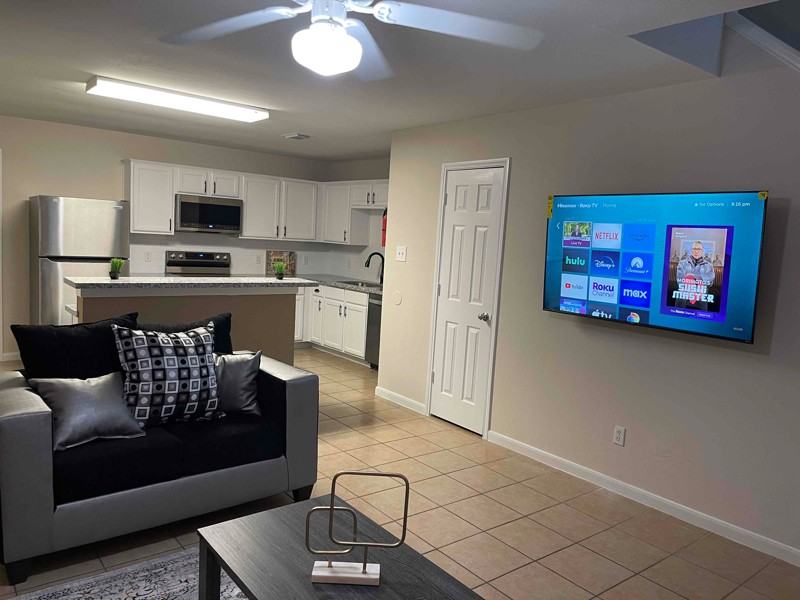 23449 High Point St - Photo 3 of 8