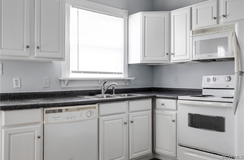 706 W Clay St - Photo 5 of 12