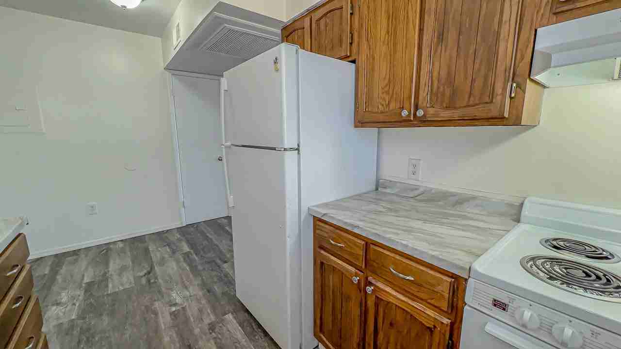 1217 W 20th St #1217 - Photo 2 of 5