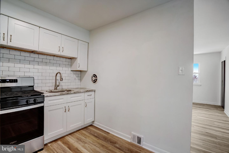 8106 Ditman St - Photo 2 of 11