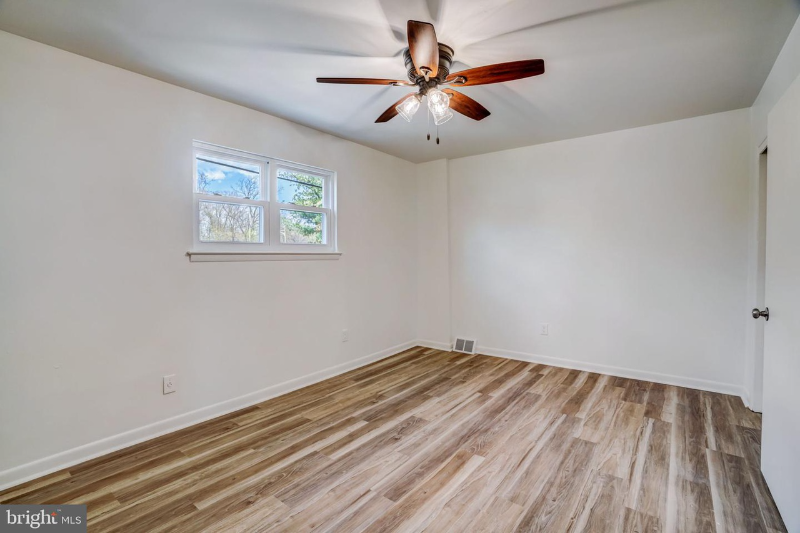 8106 Ditman St - Photo 4 of 11