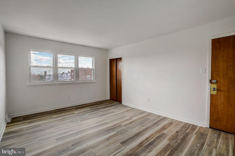 8106 Ditman St - Photo 5 of 11