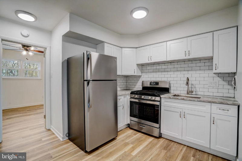 8106 Ditman St - Photo 6 of 11