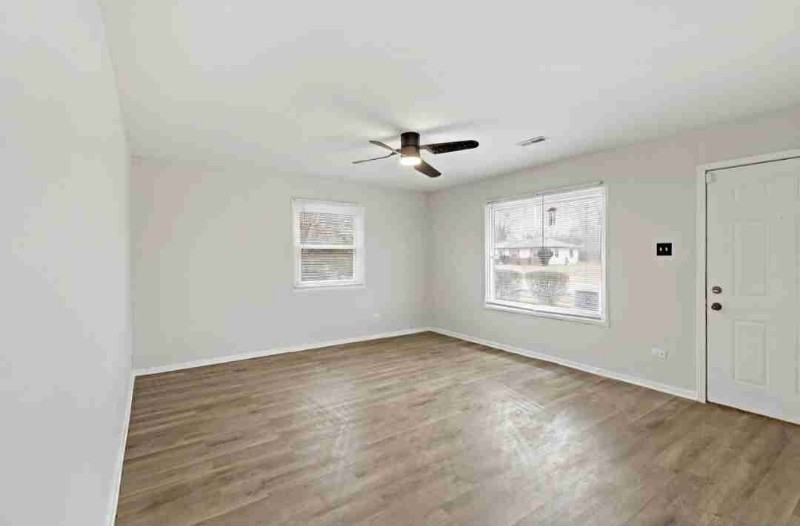 583 Andover St - Photo 7 of 10