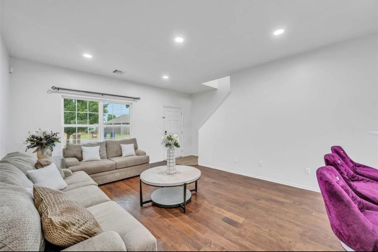 9208 Nw 71st St - Photo 2 of 20