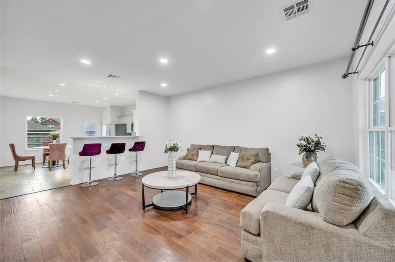 9208 Nw 71st St - Photo 3 of 20