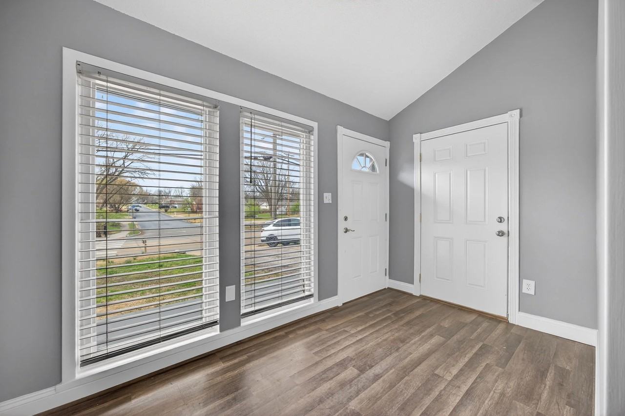 3320 Elm St - Photo 2 of 38