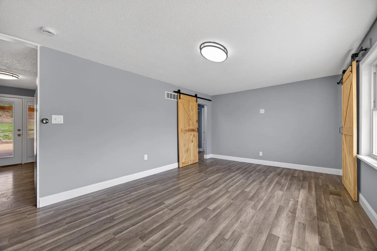 3320 Elm St - Photo 5 of 38