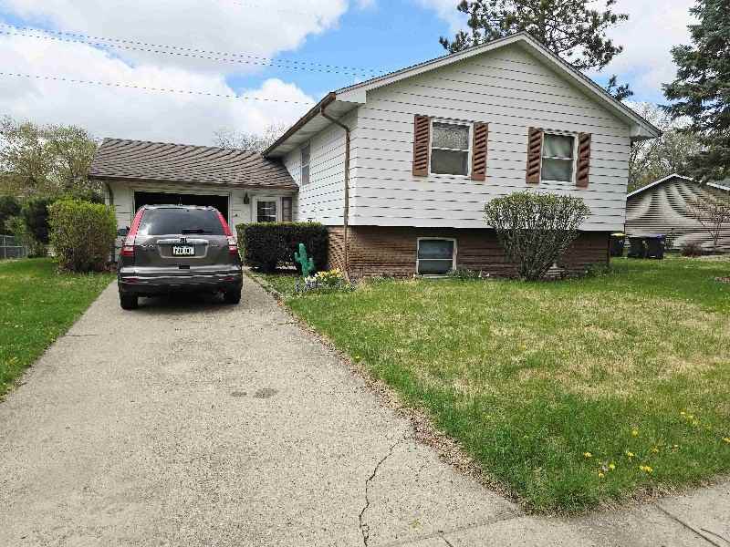 2111 Palmer Cir - Photo 2 of 18