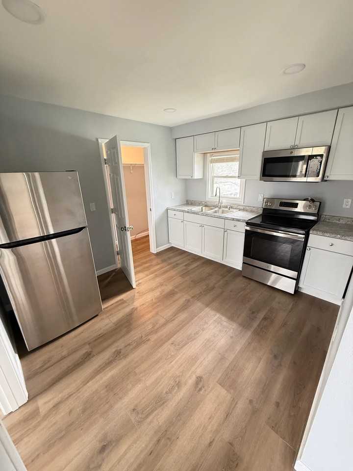 715 Locust St #1 - Photo 3 of 7