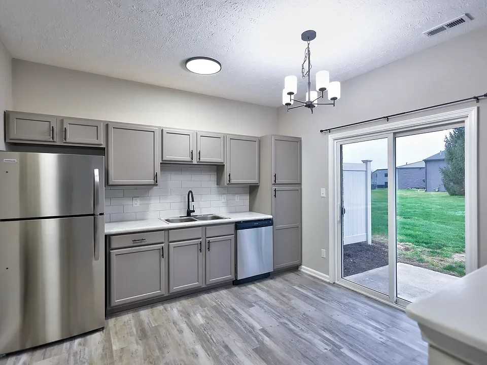 483/485 Elizabeth Lane - Photo 3 of 18