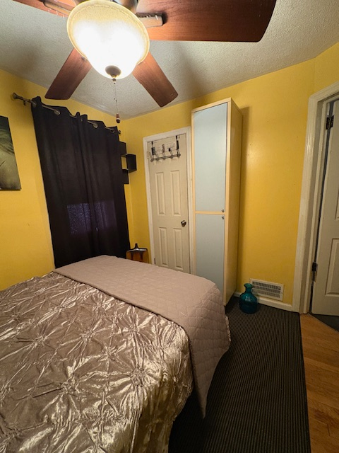 209 N 15th St - Photo 3 of 4