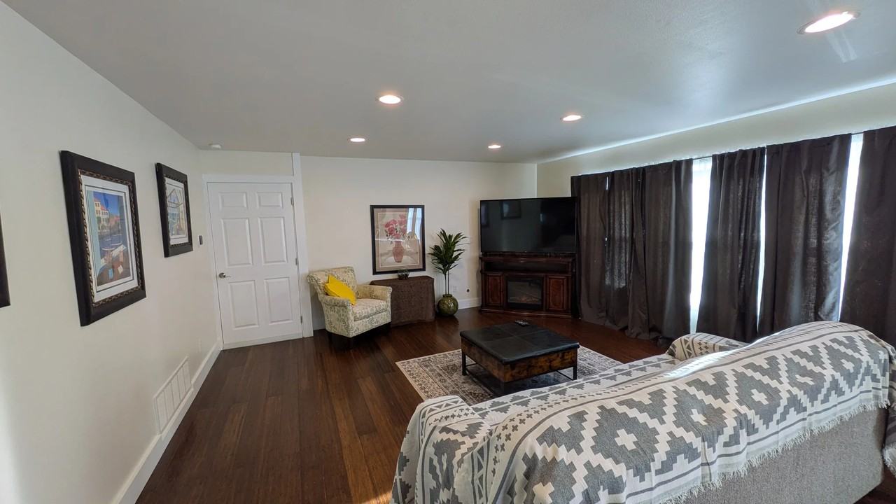 7637 28th St W #B - Photo 2 of 12