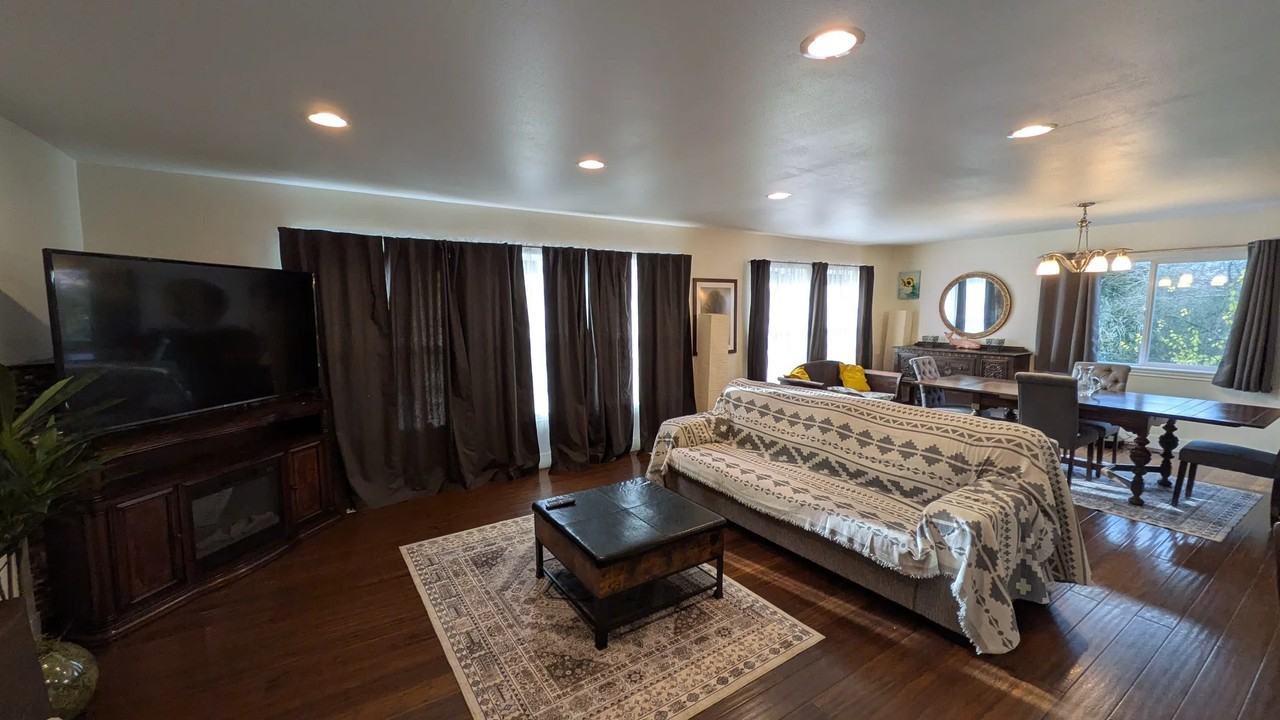 7637 28th St W #B - Photo 4 of 12