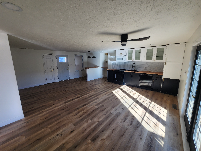 231 N John St #B - Photo 2 of 11