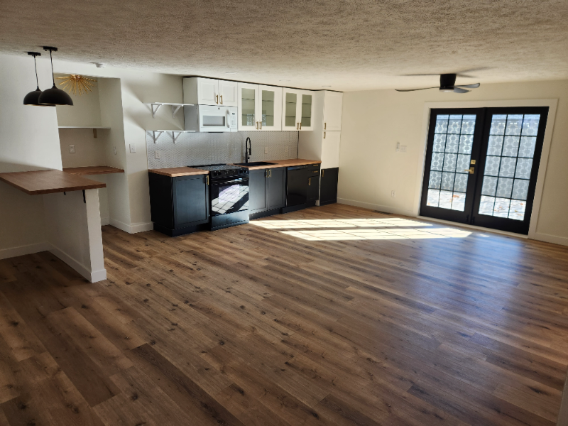 231 N John St #B - Photo 3 of 11