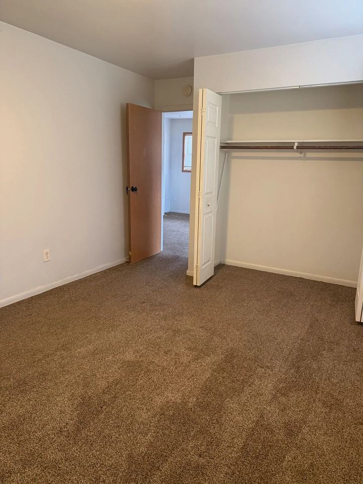 3428 E Mount Morris Rd #4 - Photo 7 of 19