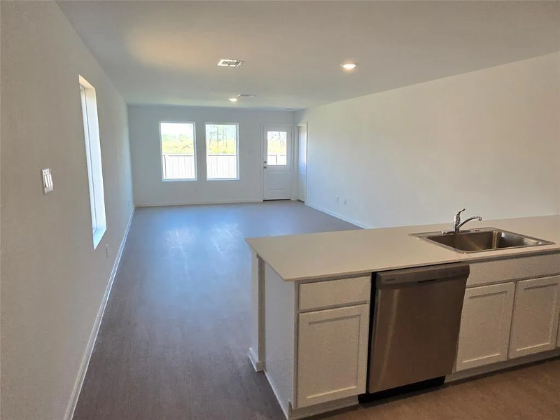 18716 Loom Dr - Photo 4 of 18