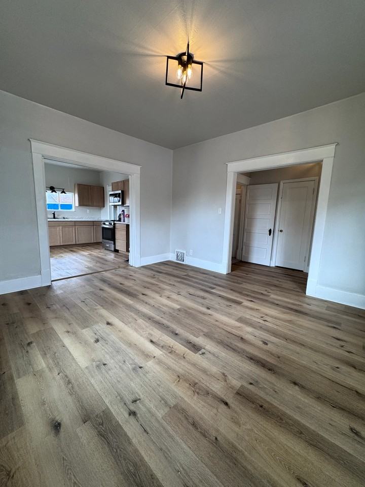 400 E 24th St #1 - Photo 5 of 13