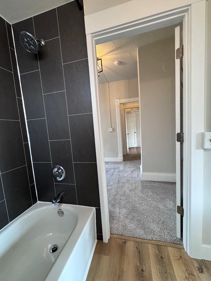 400 E 24th St #1 - Photo 7 of 13